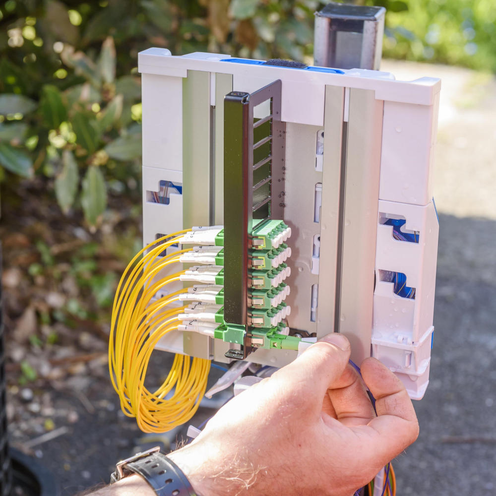 Wildanet Engineers Hand Connecting FTTP Lines